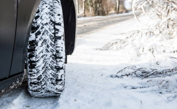 Mehrheit der deutschen Autofahrer lässt den Wagen bei Glätte stehen