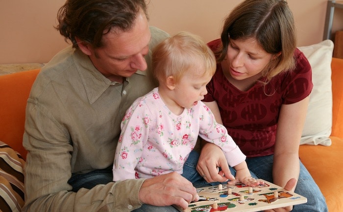 Familien arbeiten bis zu 40 Tage im Jahr nur für Versicherungen